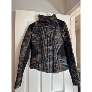Women's BLACK NOIR Puffer Jacket in Camo and Black Size M